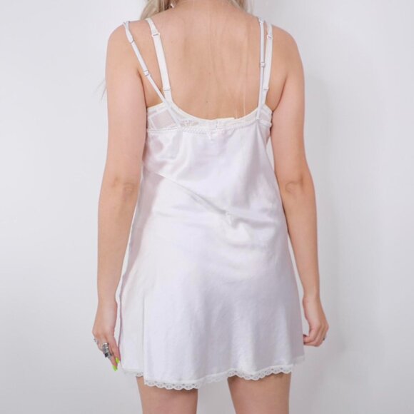 VICTORIA'S SECRET WHITE LINGERIE NIGHTGOWN W/ LACE - Picture 3 of 5